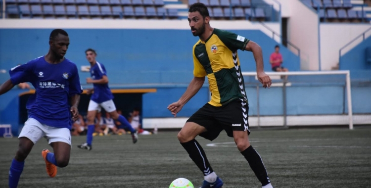 Arturo en una acció del partit a Can Peixauet | CES