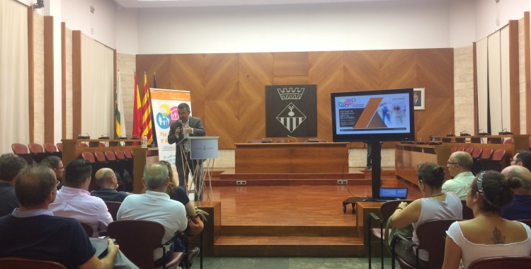 El regidor d'acció social Gabriel Fernández a la presentació de l'informe de tendència social de Sabadell | Helena Molist