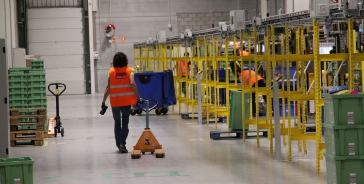 Interior del centre logístic d'Amazon de Castellbisbal/ Cedida