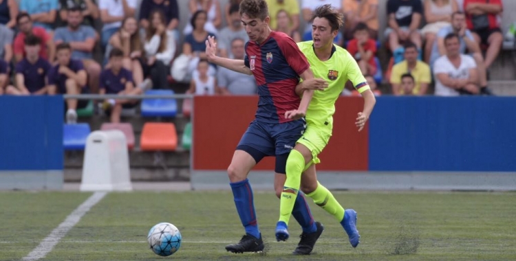 Acció del debut a la lliga del Mercantil contra el Barça 'B' | Roger Benet