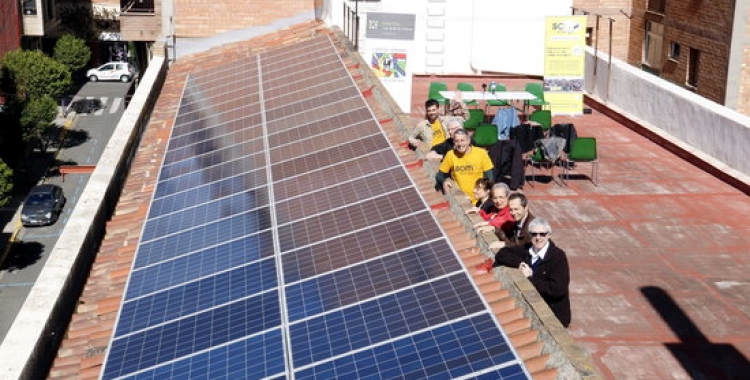 Plaques solars instal·lades a la teulada | ACN