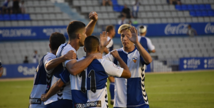 Els arlequinats esperen celebrar gols a la Nova Creu Alta contra l'Ontinyent | Crispulo D.