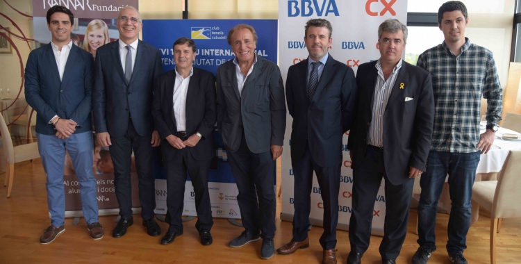 Organitzadors i patrocinadors de la 26a edició de l'Open Ciutat de Sabadell, amb August Serra, president del club, al centre de la imatge | Roger Benet