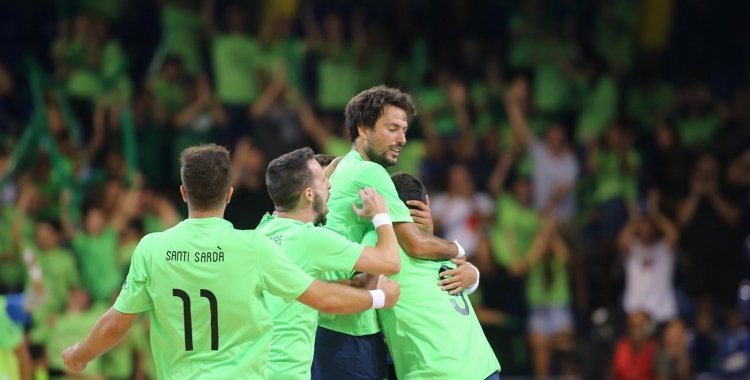 Pepe Font celebra el primer gol de l'Escola Pia | Federació Catalana de Futbol