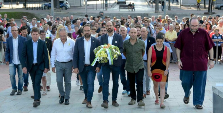 L'alcalde encapçala els representants municipals a l'ofrena floral de l'11-S | Roger Benet