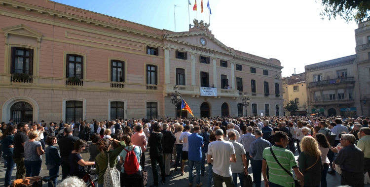 Concentració davant l'Ajuntament per reclamar la llibertat de Jordi Cuixart i Jordi Sánchez (Arxiu) | Roger Benet