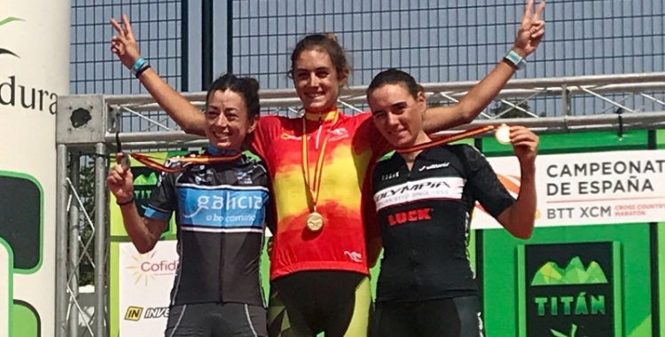 Sandra Santanyes, a la dreta de la imatge. amb la medalla de bronze | Sandra Santanyes