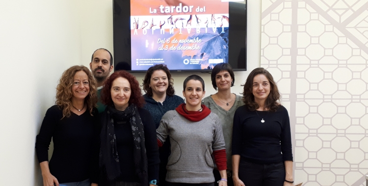 Una representació d'entitats i la regidora Glòria Rubio han presentat avui la Tardor del Voluntariat/ Karen Madrid