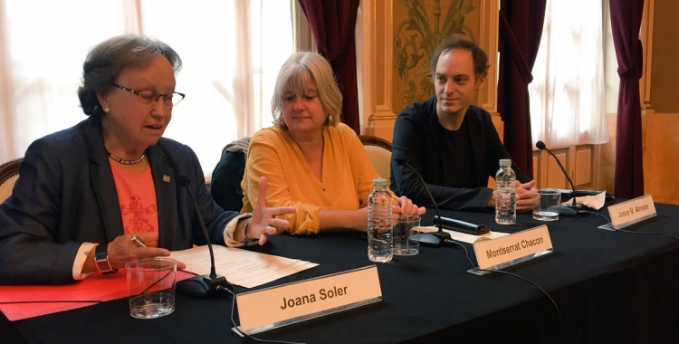 Joana Soler, Montserrat Chacón i Josep Maria Almirón durant la presentació al Teatre Principal | Ràdio Sabadell 