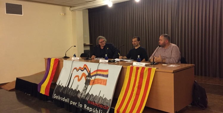 Tardà i Mena durant la conferència | Ràdio Sabadell