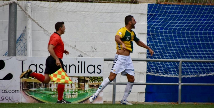 Arturo celebra el tercer gol del matí a La Almozara | Críspulo Díaz
