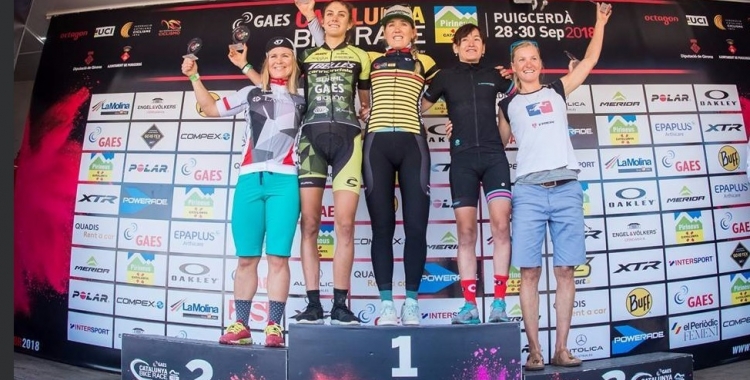 Pacios, de negre, al podi de la Catalunya Bike Race | @CatBikeRace