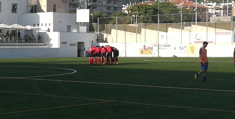 Els jugadors del Sabadell Nord fan pinya abans del partit contra el Lloret | @SabadellNord