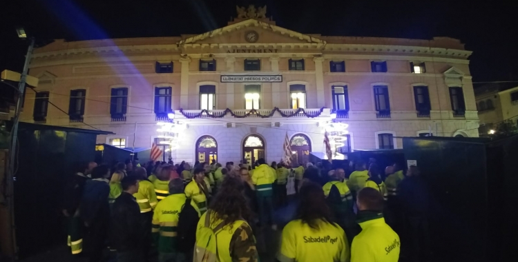 Treballadors d'SMATSA a les portes de l'Ajuntament | Pere Gallifa