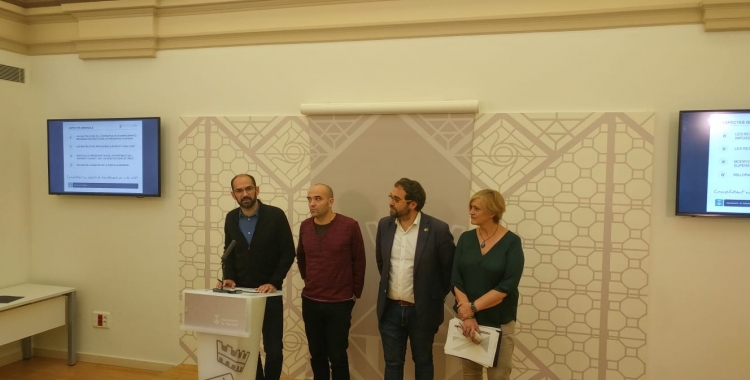 Maties Serracant presentant els pressupostos amb els tinents d'alcalde, Joan Berlandga, Juli Fernàndez i Marisol Martínez | Pere Gallifa