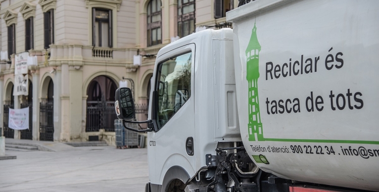 Vehicle d'SMATSA a la plaça de Doctor Robert | Roger Benet