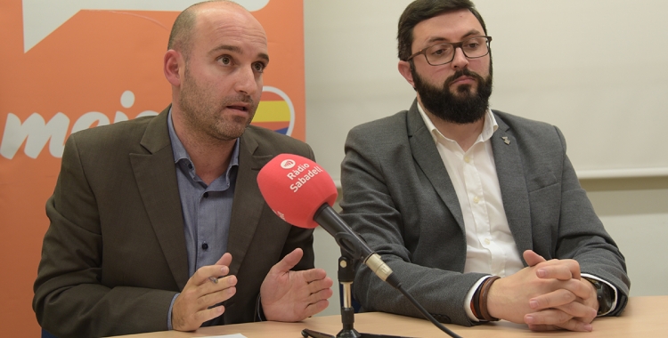 Els regidors Adrián Hernández i Ramon García durant la roda de premsa| Roger Benet