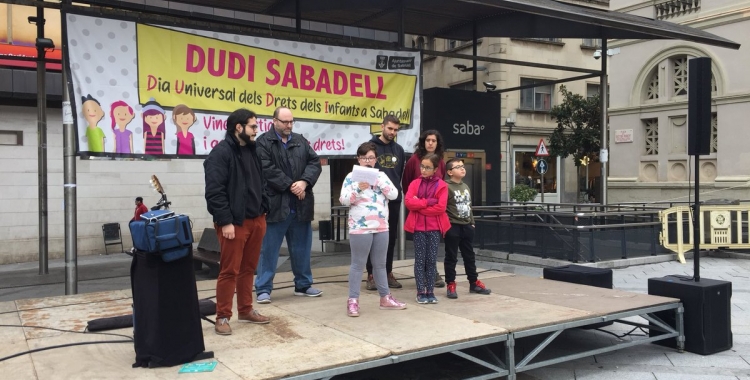 La ciutat celebra el Dia Universal dels Drets dels Infants amb actes lúdics a la plaça Doctor Robert | Ràdio Sabadell 