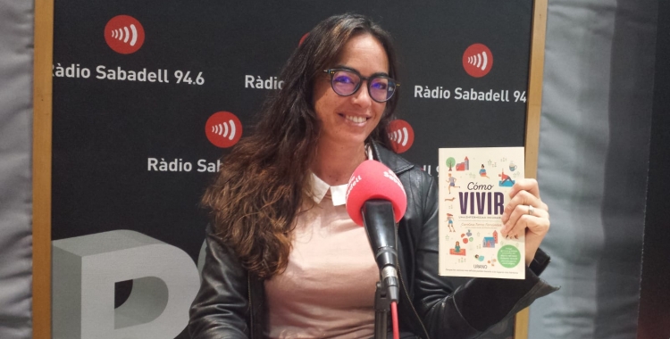 Carolina Torres, als estudis de Ràdio Sabadell/ Raquel Garcia