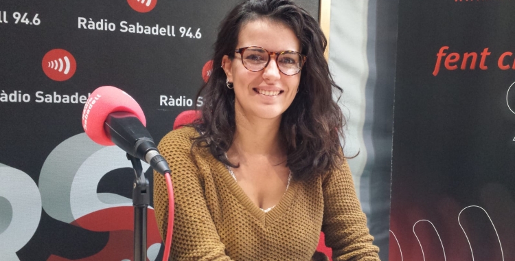 Aina Turu als estudis de Ràdio Sabadell | Pau Duran