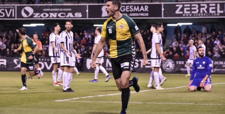 Adri Cuevas celebra el seu gol contra el Castellón | Crispulo D.