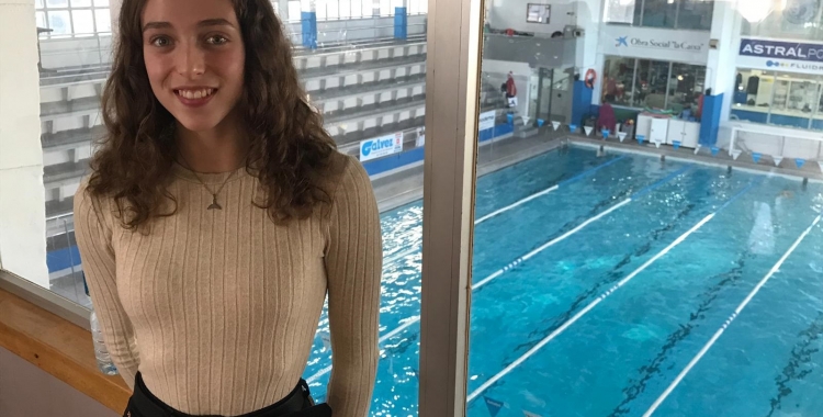 Emma Garcia a la piscina a la qual demà farà l'exhibició | Adrián Arroyo