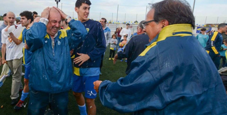 Lou (esquerra), celebrant l'històric ascens del Sabadell Nord | Roger Benet