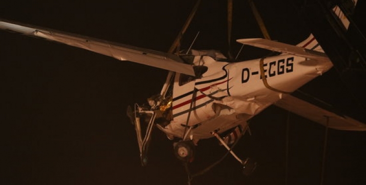Imatge de la retirada de l'avioneta accidentada divendres passat/ ACN