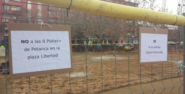 Aquesta és la zona en obres a la plaça davant l'escola | Pau Duran