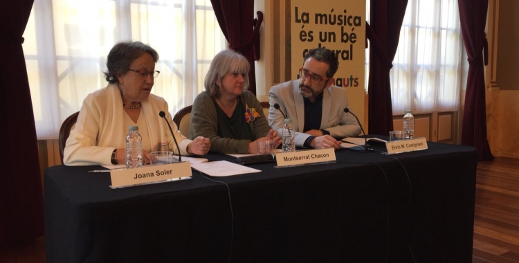 Joana soler, presidenta de JJMM, Montserrat Chacón regidora de cultura i Enric Martínez Castignani | Ràdio Sabadell 