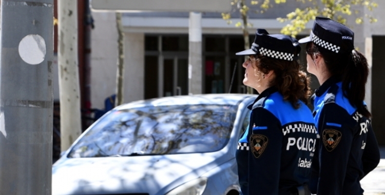 Imatge de dues agents de la Policia Municipal |Cedida
