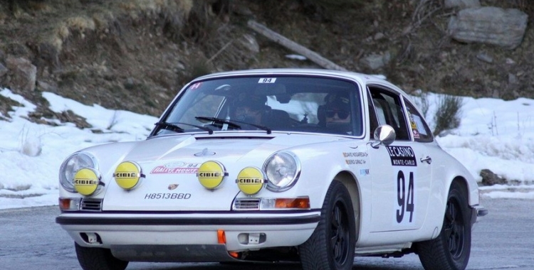 Nogareda i Giralt conduint el Porsche S Coupé de 1969 amb el que participaran en el Ral·li