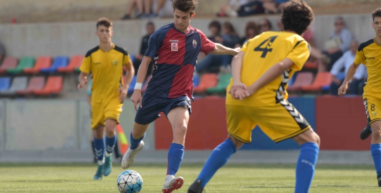 El Mercantil va assolir el primer triomf de la temporada contra el Llagostera. | Roger Benet