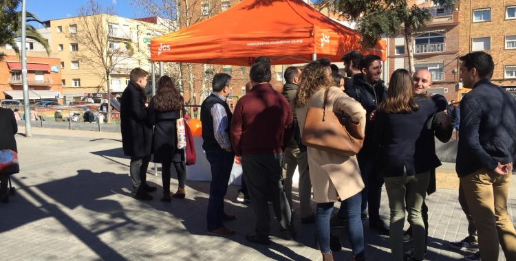 Ciutadans explica les propostes pels joves en una carpa a Ca n'Oriac | Radio Sabadell