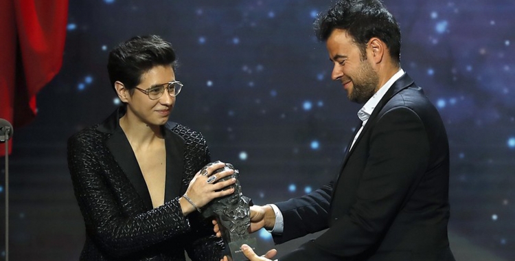Laura Pedro i Lluís Rivera recollint el premi | RTVE