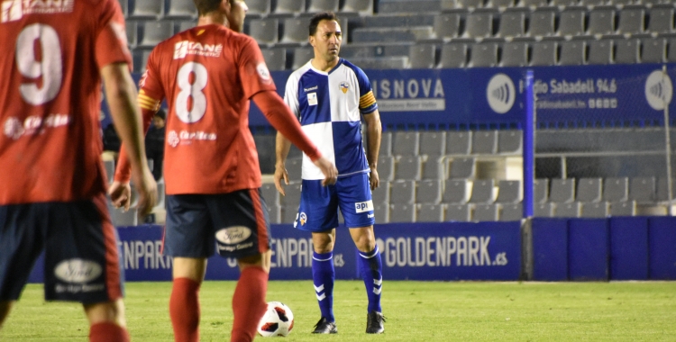 Migue vestint el braçalet de capità en un dels partits d'aquesta temporada a casa | Críspulo Díaz
