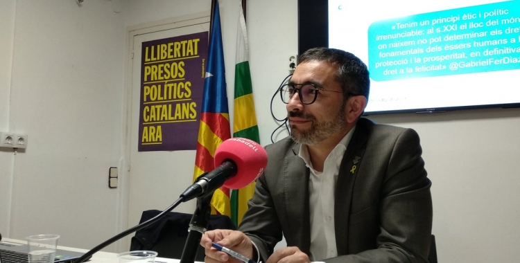 Gabriel Fernández durant la càpsula formativa de les "fake news" | Helena Molist