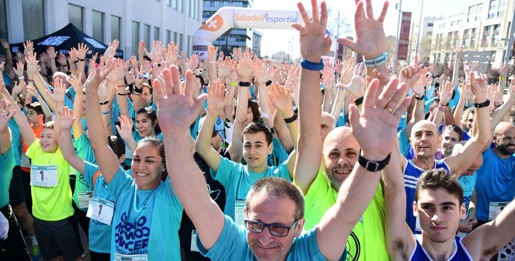 Marea turquesa per lluitar contra el càncer avui a Sabadell | Roger Benet