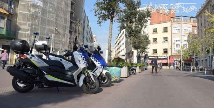 Dues unitats de la Policia Municipal al Passeig | Roger Benet