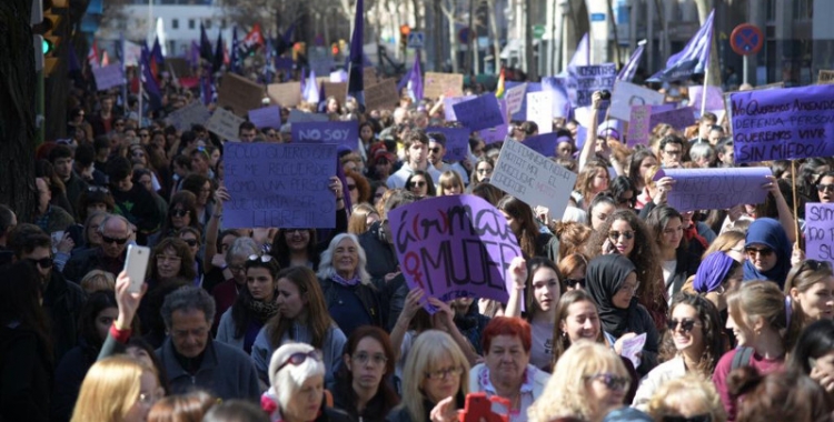 La manifestació ha recorregut l'eix central de la ciutat des dels Jutjats/ Roger Benet