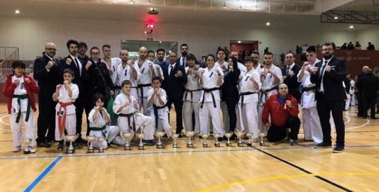 Els karateques del Dojo Sabadell, en una competició del 2018 | @dojo_sabadell