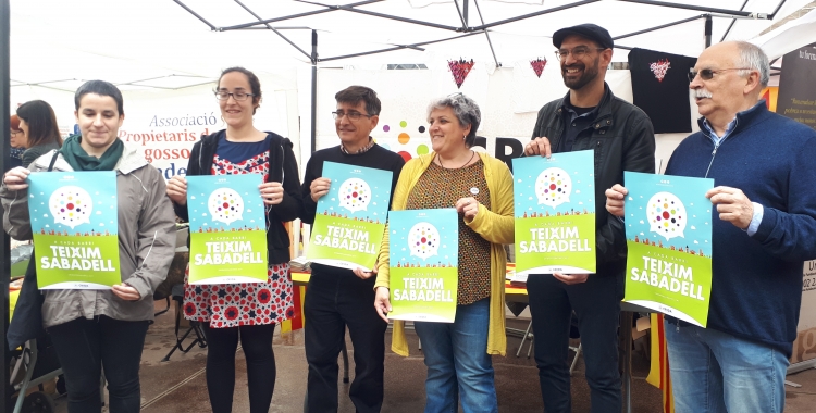 Els membres de la Crida també han presentat el lema de campanya "Teixim Sabadell"/ Karen Madrid