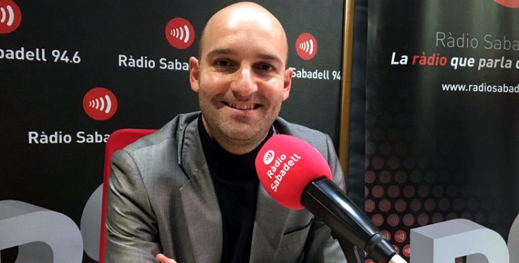 Adrián Hernández, als estudis de Ràdio Sabadell/ Pau Duran
