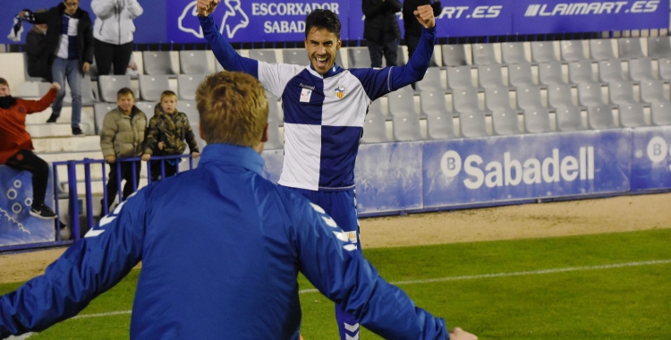 Néstor Querol celebra amb Romans Carrillo el segon gol arlequinat ara fa una volta contra l'Hércules | Críspulo Díaz