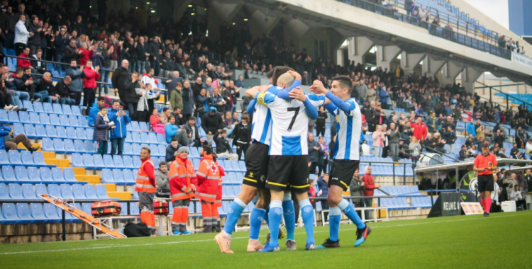 Els futbolistes locals celebren un dels dos gols | @cfhercules