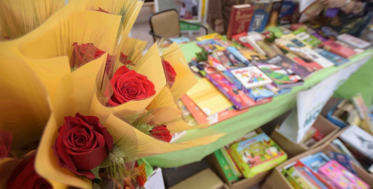 Llibres i roses per Sant Jordi | Roger Benet