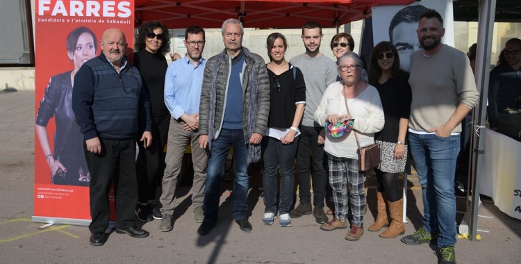 Marta Farrés i Paco Aranda a la paradeta del PSC durant el Sant Jordi | Roger Benet