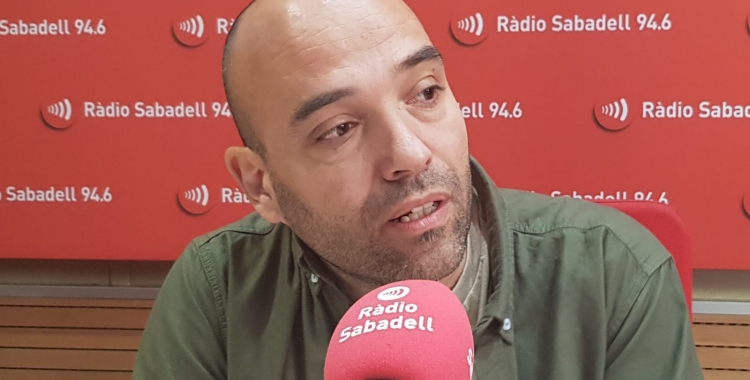 Joan Berlanga, candidat de Sabadell en Comú, als estudis de Ràdio Sabadell