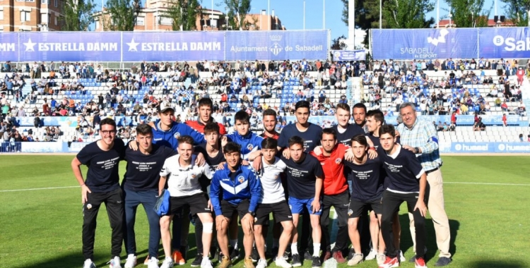 El Centre d'Esports juvenil va ser homenatjat a la Nova Creu Alta. | @CESabadell