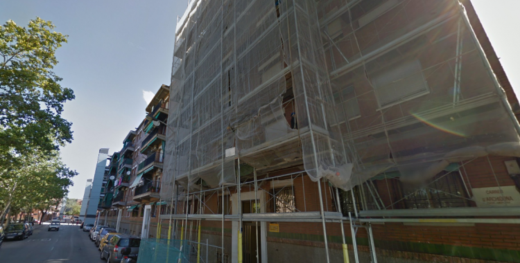 Bloc de pisos del carrer Archidona de Can Puiggener | Google Maps